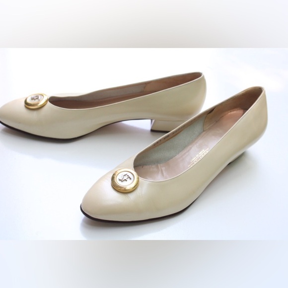 Vintage Salvatore Ferragamo low heels - Picture 10 of 13